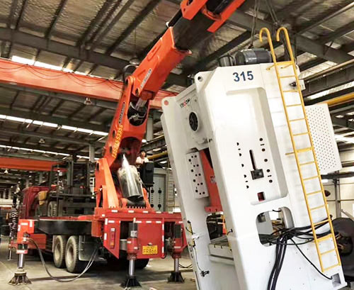 靖州附近随车吊出租，轻松解决运输难题