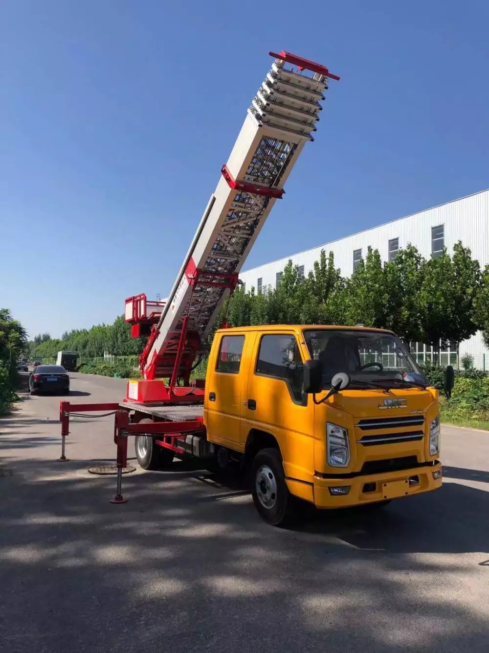 靖州附近的云梯车出租服务：轻松解决高空作业需求