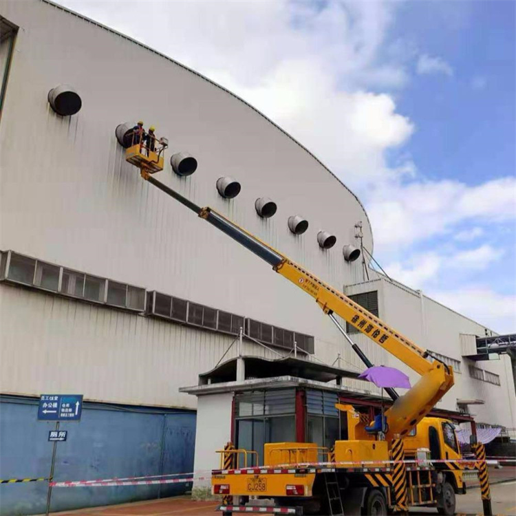 靖州高空作业车出租服务：专业广告牌安装解决方案